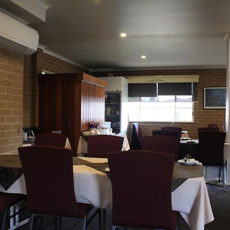 Grand Manor Motor Inn Queanbeyan Exterior foto
