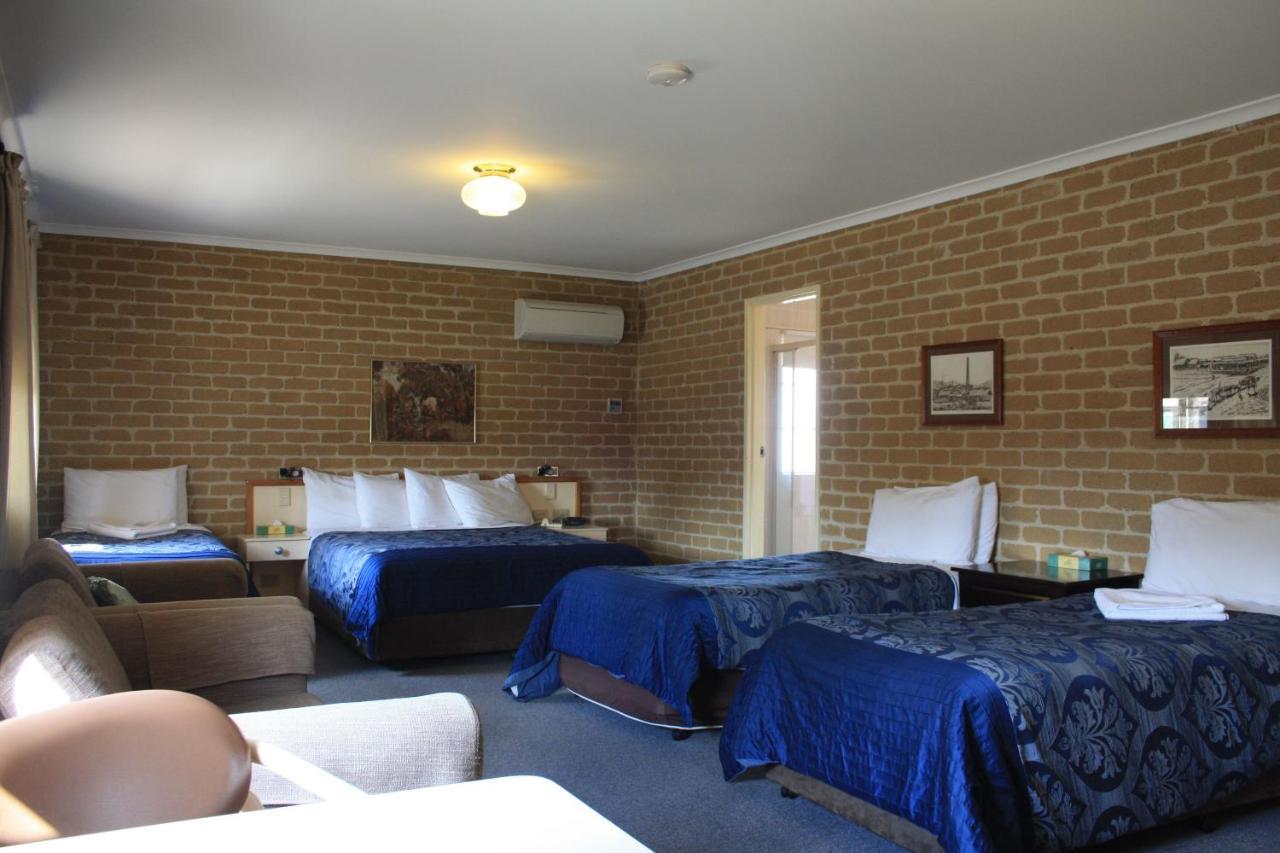 Grand Manor Motor Inn Queanbeyan Exterior foto