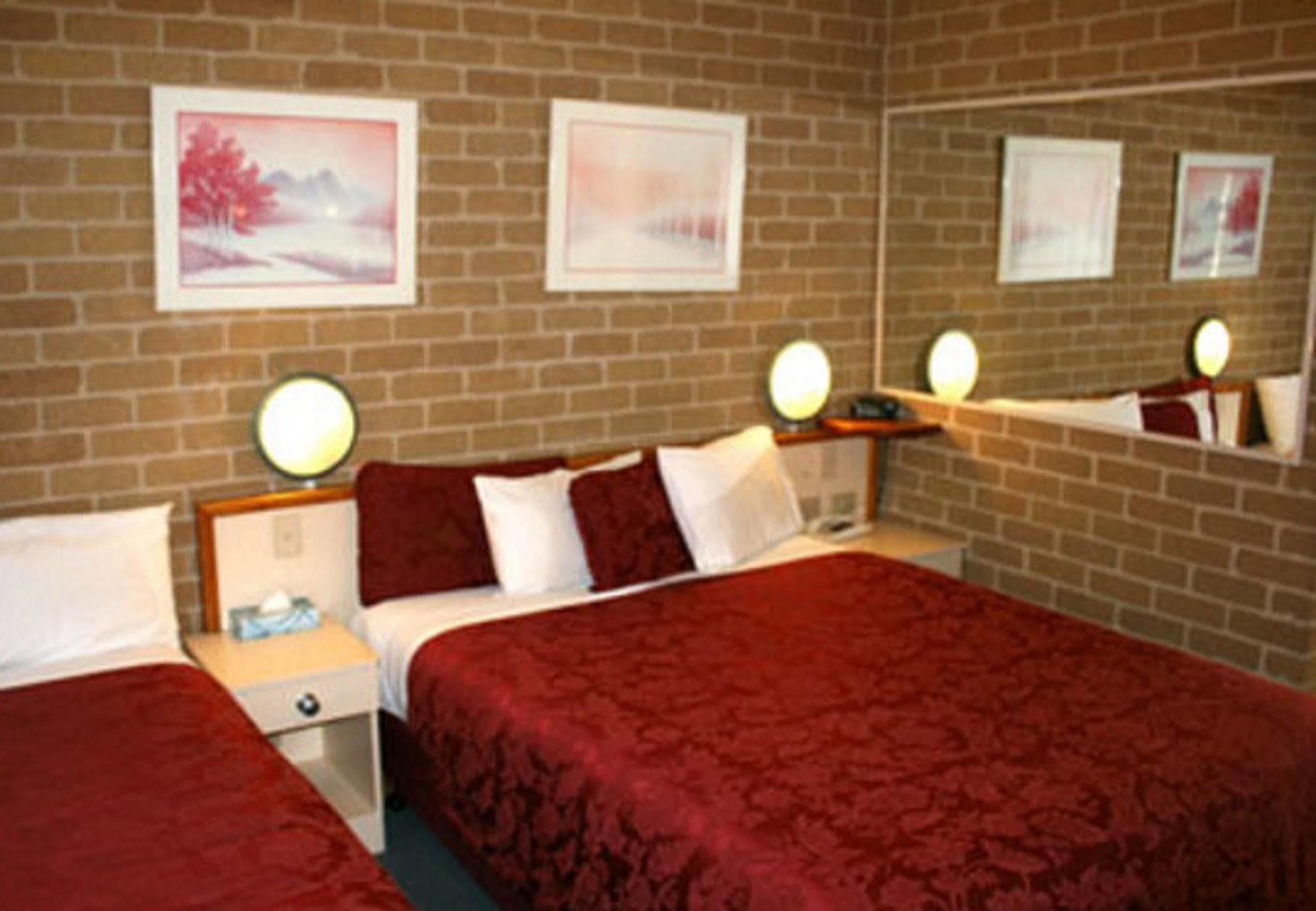 Grand Manor Motor Inn Queanbeyan Exterior foto